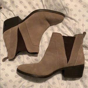 WORN ONCE ✨ neutral suede booties